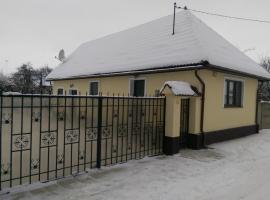 Eva's Little House - Acasă la Tăticul Albinelor, self catering accommodation in Şinca Veche
