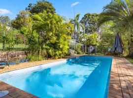 Stylish Home in Fig Tree Pocket near Lone Pine, feriebolig i Brisbane