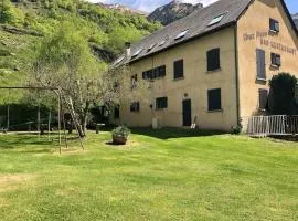 Appartement Chez Place à Estaing