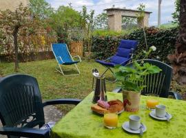 La casa del Nonno - Holiday house in Langa، فندق في Torre Bormida