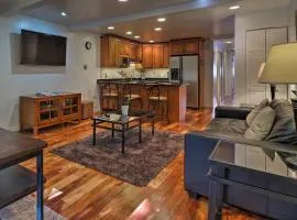 Charming Aspen Retreat - Bus to Ski Areas condo