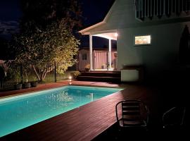 Live Large in the Village, hotel with pools in Havelock North