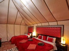 Luxury Local Camp, Glampingunterkunft in Merzouga