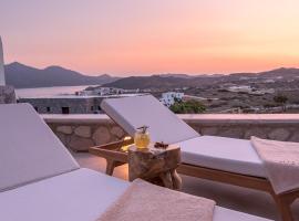 Hilltop Suites Milos, hotel with parking in Mytakas