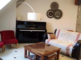 Appartement De La Vallée โรงแรมที่มีที่จอดรถในSaint-Martin-le-Beau