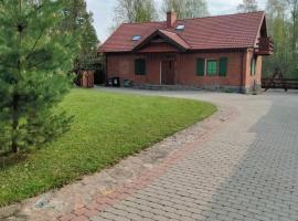 Całoroczny dom GRODZIANKA, family hotel in Banie Mazurskie