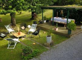 Ferme en pierres avec jardin 11 personnes !, hotel a Saint-André-de-Seignanx