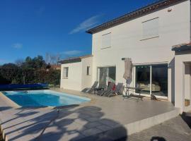 Studio neuf avec acces piscine