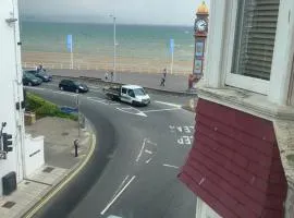 Amazing sea views ,brilliant location Apartment