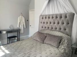 Pollokshields Burgh Hall Lodge Houses, hotel in Glasgow