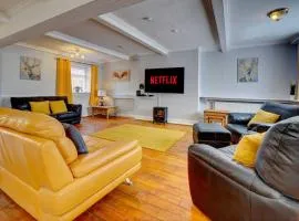 5 bedrooms, sleeps up to 16, secure parking space & comfort