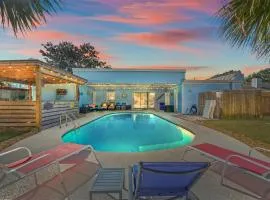 Tiki Hut - Private Pool Home, Game Room, 5 Min Drive 2 Beach, FREE Daily Activities