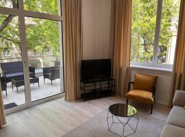 SKAU Gajova Family Two Bedroom Apartment with a Terrace Free Parking, דירה בברטיסלבה