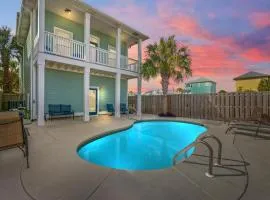 A Wave Away - Private Pool Home, BBQ, 2 Blocks 2 Beach