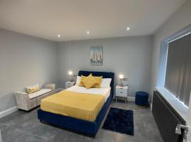 Newly refurbished 4 Bedroom House-Sleep 8-Free parking, hotel v destinaci Canvey