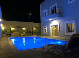 Valencia Villa, hotel na may pool sa Ash Shāghūr