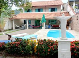 Linda casa com piscina aquecida e ar condicionado a 1h do RJ、グアピミリムのホテル