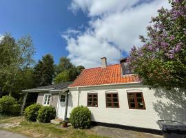 A true nature pearl in idyllic surroundings but close to the city, cabaña o casa de campo en Holbæk