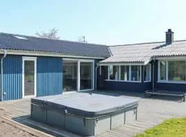 12 person holiday home in Hadsund-By Traum