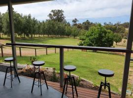 Preston Valley Shed Stay, farm stay in Lowden