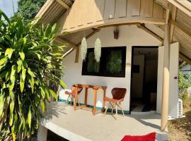 Bungalow on the beach (C6), cottage in Thongsala