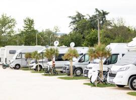 Terme di Hissar Camping, hotel in Hisarya