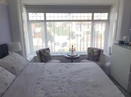 B&B No. 70, pet-friendly hotel in Southport