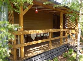 Agroturystyka u Wioli i Irka , domek u Ireny, spływy kajakowe, מלון בKarsin