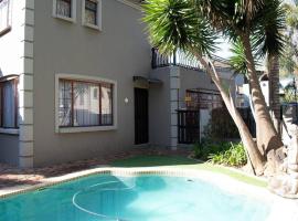 Entire Self catering Home in Springs, hotell i Springs