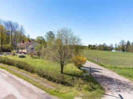 Bruksgården Bed&Breakfast، فندق في Undenäs