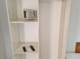 H&ocirc;tel de la plage, hotel met parkeren in Ambatoloaka