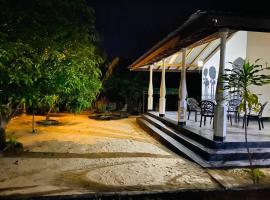 Garden Oasis with 1 Bedroom & 1 Bathroom, tradicionalna kućica u gradu 'Batticaloa'