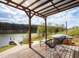 Pineplace twins NIDA: Žaugėdai şehrinde bir kul&uuml;be