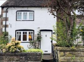 Chapter Cottage, Cheddleton Nr Alton Towers, Peak District, Foxfield Barns、Cheddletonのファミリーホテル