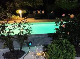 jolie Mazet avec piscine privée !, cottage à Nîmes