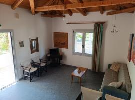 Lovely Sunrise apartment by the beach, Hotel in Methoni