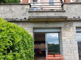 La Villa Bompard*** 50m² Cœur de ville avec terrasse, hotel i Rodez