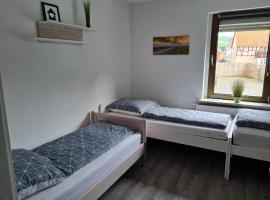 Monteuroase mit 2 Schlafzimmern in Melsungen - Schwarzenberg MwSt ausweisbar, cheap hotel in Melsungen