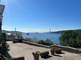 Bosphorus waterfront flat, Cengelköy