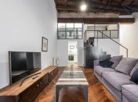 Cozy design apt in the heart of the city center