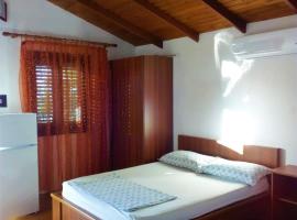 Ramo's Hilltop Retreat with Kitchenette and Patio - 1st, beach rental in Vlorë