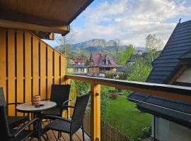 Modrzejewska Residence Apartament z Góralką Giewont View by RentiloPL, golf hotel in Zakopane