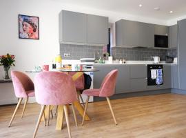 Modern one Bedroom Apartment in Ealing Common, family hotel in London