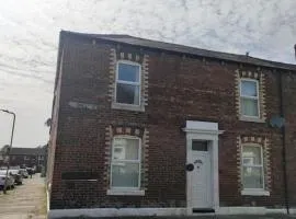 Family Home Near City Centre - New KING bed!