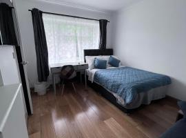 N 25, hotel near Gatwick Airport South Terminal, Horley