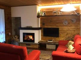 Appartamento ampio giardino adiacente piste sci, khách sạn ở La Thuile