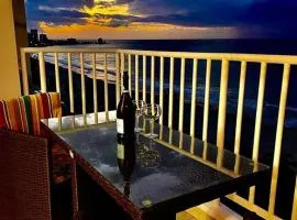 Beach Front Condo in Isla Verde!