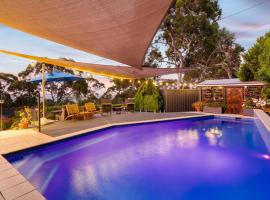 Amazing view Skye heated Pool&hot Spa & sauna, hotel near Morialta Falls, Norton Summit