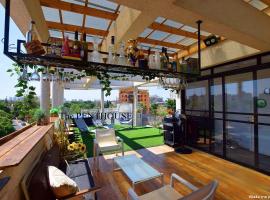 Luxurious Penthouse in Tel Aviv with Pool, Ferienwohnung in Tel Aviv