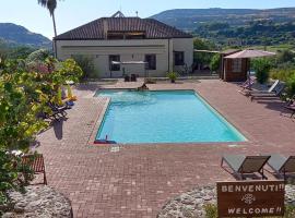 Pessighette Dimora Di Campagna, country house in Bosa